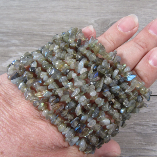 Gemstone Chip Bracelets – Common Crystals in Bulk Wholesale: White Rainbow Moonstone