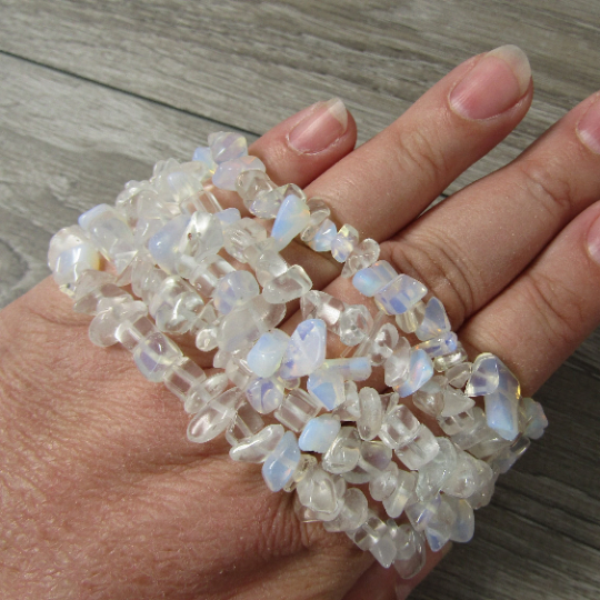 Gemstone Chip Bracelets – Common Crystals in Bulk Wholesale: White Rainbow Moonstone