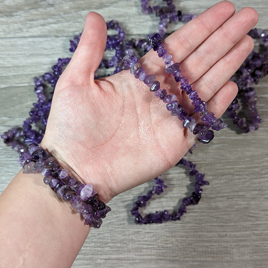 Gemstone Chip Bracelets – Common Crystals in Bulk Wholesale: White Rainbow Moonstone